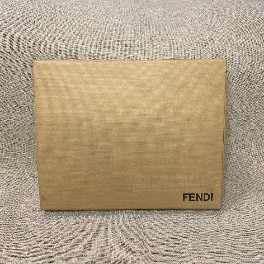 Rare FENDI Flash Drive Media Gift set Fendi Baguette - Picture 2 of 6